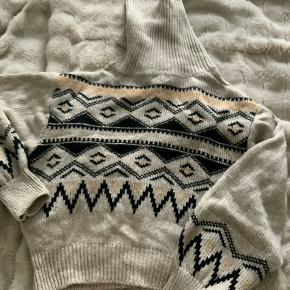 Geometric Patterned Cream Sweater - Picture 2 of 4